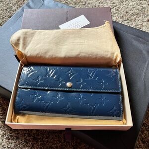Louis Vuitton Vernis Blue Sarah Wallet Authentic
